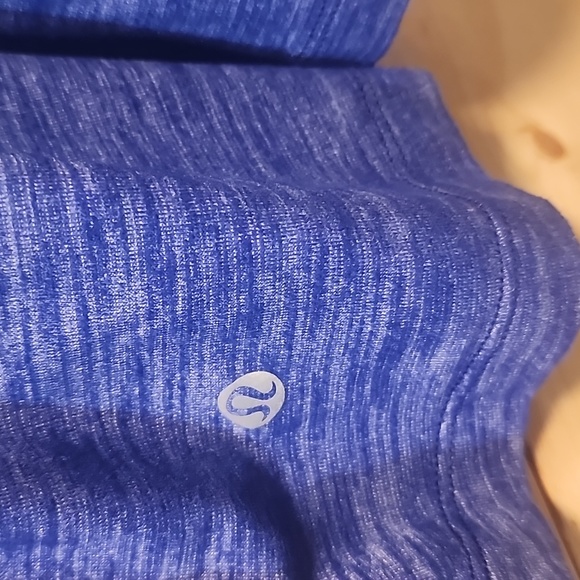 Lululemon Tough it put Tank size 4 - Picture 8 of 9